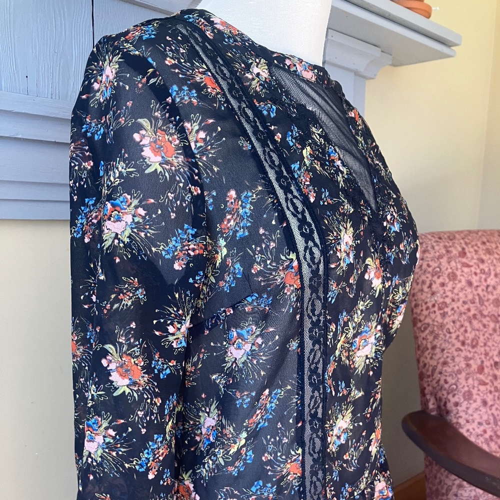 Beautiful Floral Pins and Needles Blouse Size small
